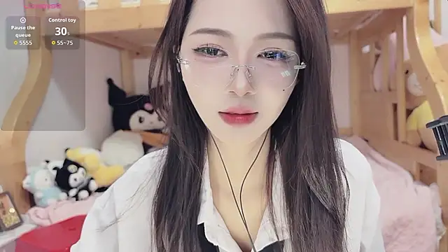 Sue101010 online show from October 26, 2025, 1:44 pm