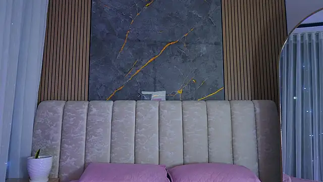 Snapshot of mia_scot chatting on July 1, 2026, 11:54 am mia scot online show from July 1, 2026, 11:54 am