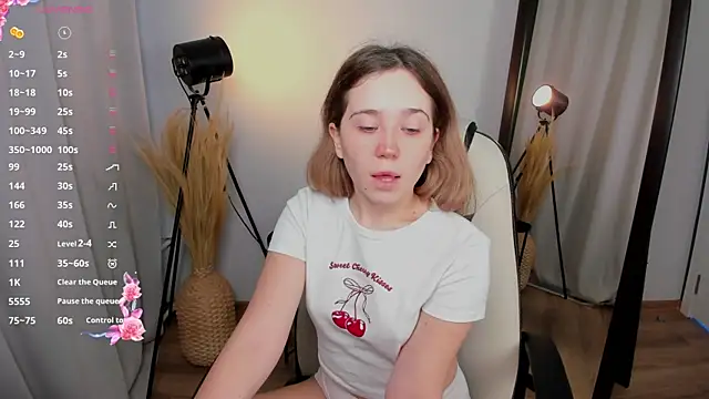 Lina Glow online show from September 30, 2025, 6:41 am