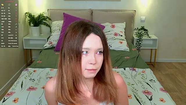 Lina Glow online show from November 7, 2025, 6:51 am