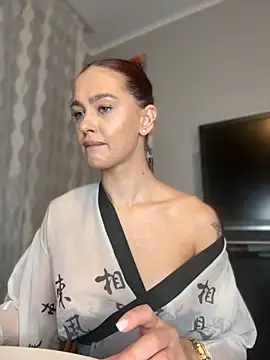 LittleFox    online show from September 19, 2025, 7:12 am