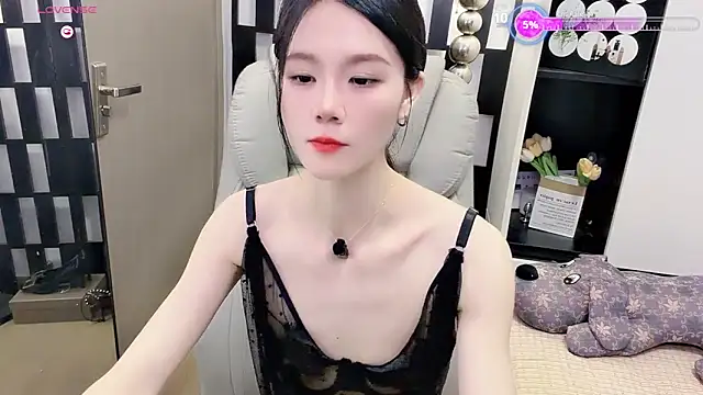 Yueyue-MM online show from June 15, 2026, 3:01 pm