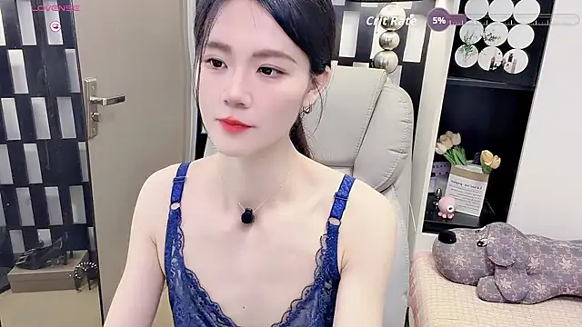Yueyue-MM online show from June 3, 2026, 2:33 pm