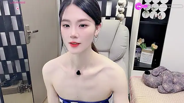 Yueyue-MM online show from June 15, 2026, 2:56 am