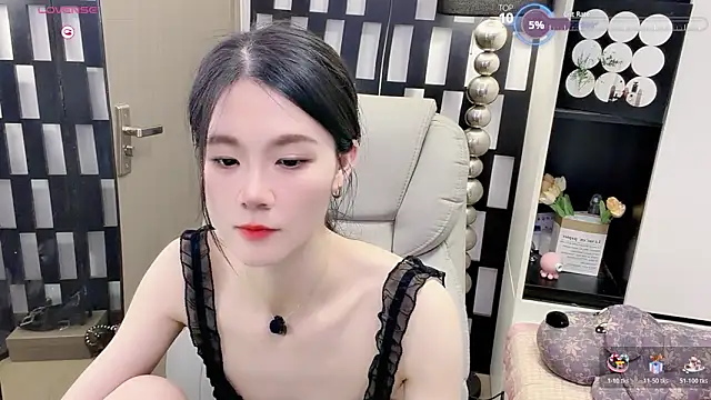 Snapshot of Yueyue-MM chatting on June 21, 2026, 2:34 pm Yueyue-MM online show from June 21, 2026, 2:34 pm