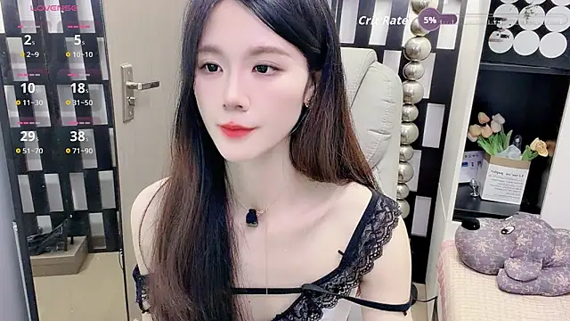Yueyue-MM online show from April 25, 2026, 1:41 pm