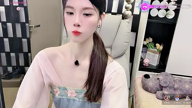 Yueyue-MM online show from June 19, 2026, 2:12 pm