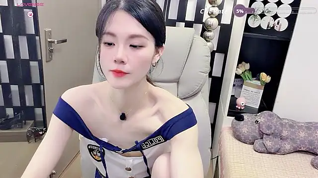 Yueyue-MM online show from June 4, 2026, 2:44 pm