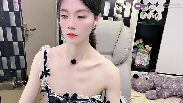 Yueyue-MM online show from June 17, 2026, 3:17 am