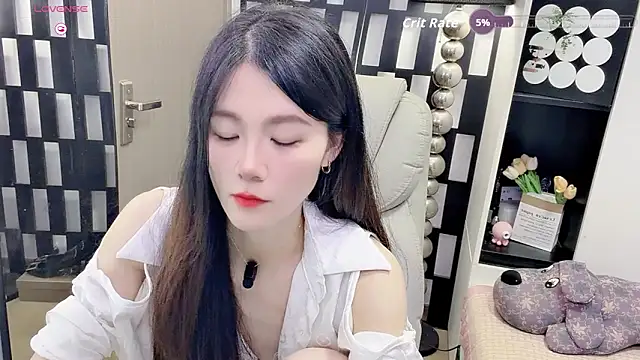 Yueyue-MM online show from May 28, 2026, 2:12 pm