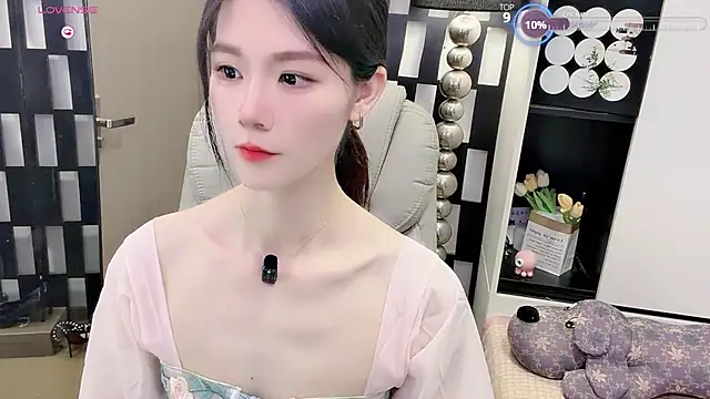 Yueyue-MM online show from June 19, 2026, 2:06 am