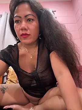 Snapshot of Lindarossyta chatting on November 2, 2025, 11:32 pm Lindarossyta online show from November 2, 2025, 11:32 pm