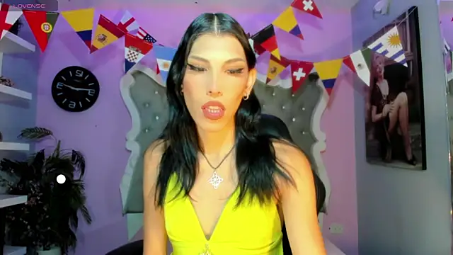 Honey Moontsts online show from June 11, 2026, 12:24 pm