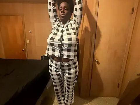 saltlightEmber online show from December 17, 2025, 12:59 am