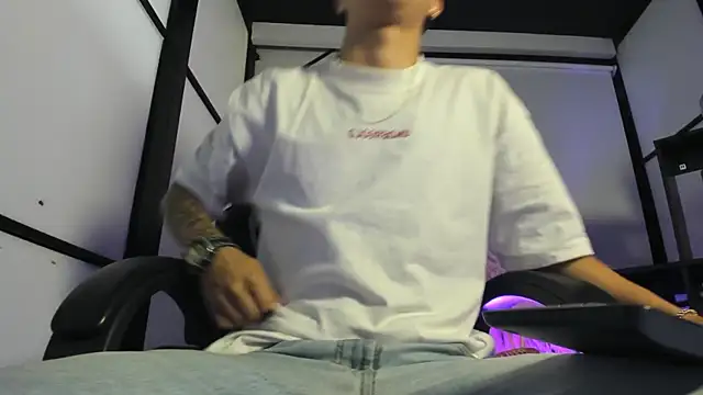 Snapshot of liaamsmiith_ chatting on February 24, 2026, 12:39 pm liaamsmiith online show from February 24, 2026, 12:39 pm