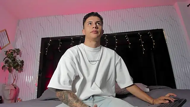 Snapshot of liaamsmiith_ chatting on March 23, 2026, 1:00 pm liaamsmiith online show from March 23, 2026, 1:00 pm