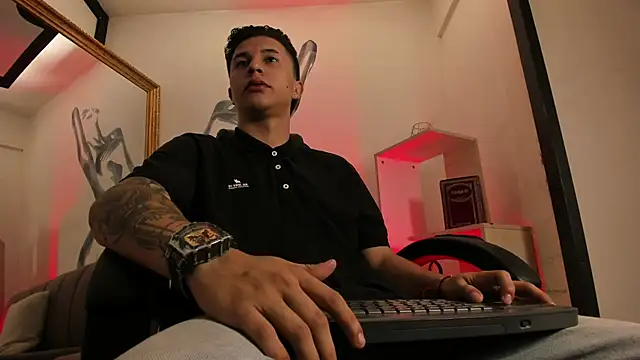 Snapshot of liaamsmiith_ chatting on February 26, 2026, 12:27 pm liaamsmiith online show from February 26, 2026, 12:27 pm