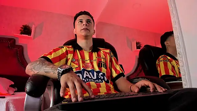 Snapshot of liaamsmiith_ chatting on February 8, 2026, 12:14 pm liaamsmiith online show from February 8, 2026, 12:14 pm