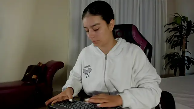 valerihouse online show from November 29, 2025, 5:46 pm