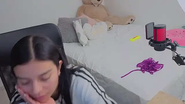 valerihouse online show from March 5, 2026, 2:08 am