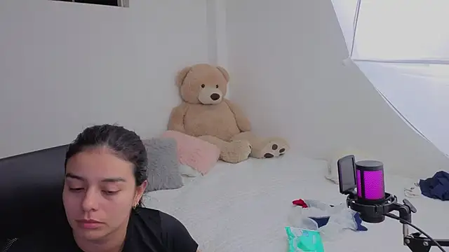 valerihouse online show from January 14, 2026, 12:58 am