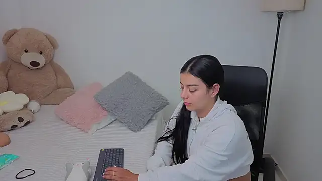 valerihouse online show from November 21, 2025, 12:53 am