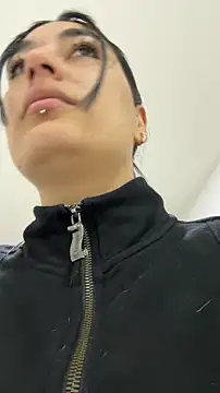 Scarlett 12 online show from October 8, 2025, 12:07 pm