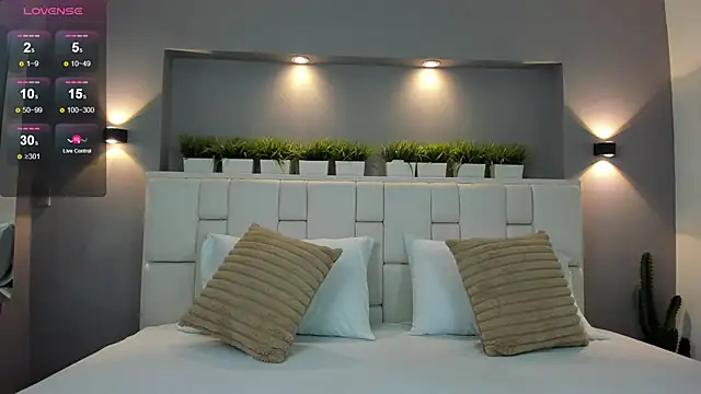 LunnaBlake online show from October 13, 2025, 1:45 pm