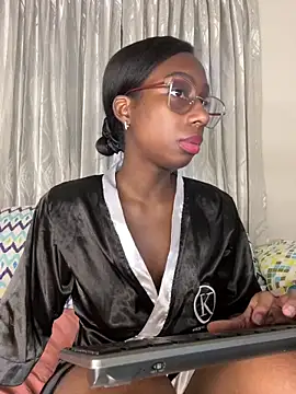 AmyRoss 1 online show from October 3, 2025, 9:27 pm