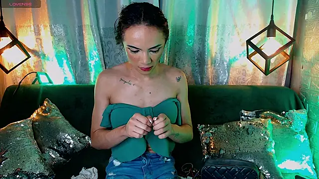 Snapshot of Cristal_Gem1 chatting on March 17, 2026, 11:02 am Cristal Gem1 online show from March 17, 2026, 11:02 am