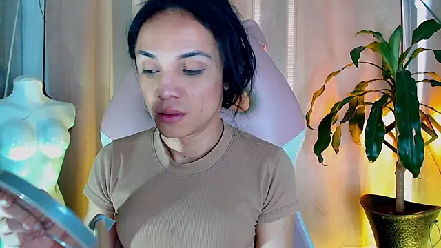 Snapshot of Cristal_Gem1 chatting on May 23, 2026, 11:53 am Cristal Gem1 online show from May 23, 2026, 11:53 am