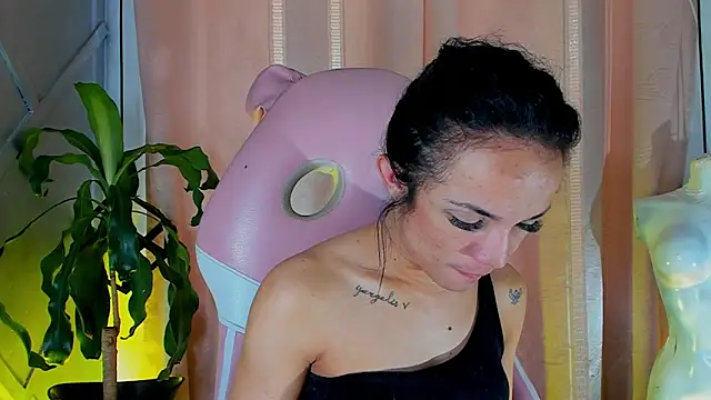 Snapshot of Cristal_Gem1 chatting on June 22, 2026, 2:03 pm Cristal Gem1 online show from June 22, 2026, 2:03 pm