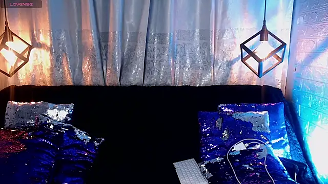 Snapshot of Cristal_Gem1 chatting on March 11, 2026, 11:04 am Cristal Gem1 online show from March 11, 2026, 11:04 am