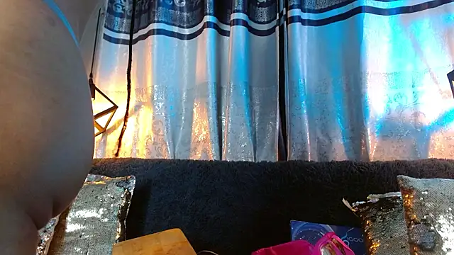 Snapshot of Cristal_Gem1 chatting on February 6, 2026, 4:30 am Cristal Gem1 online show from February 6, 2026, 4:30 am