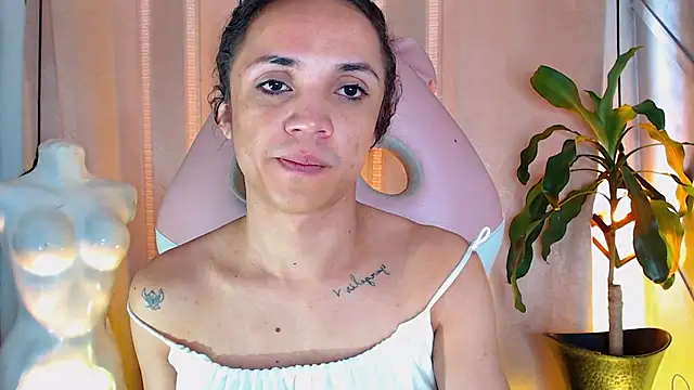 Snapshot of Cristal_Gem1 chatting on May 20, 2026, 12:02 pm Cristal Gem1 online show from May 20, 2026, 12:02 pm