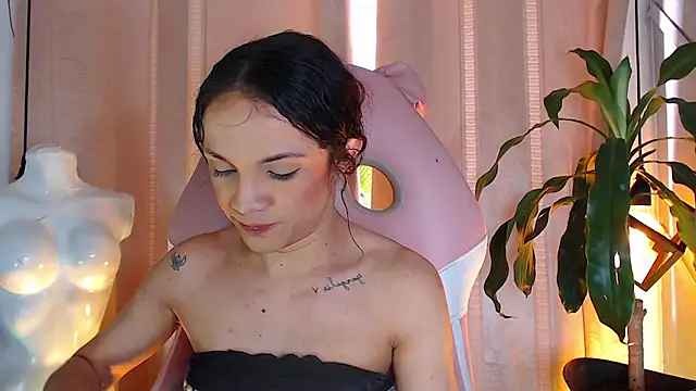 Snapshot of Cristal_Gem1 chatting on May 22, 2026, 11:52 am Cristal Gem1 online show from May 22, 2026, 11:52 am