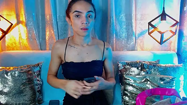 Snapshot of Cristal_Gem1 chatting on March 1, 2026, 1:27 am Cristal Gem1 online show from March 1, 2026, 1:27 am