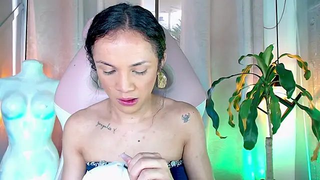 Cristal Gem1 online show from April 24, 2026, 11:34 am