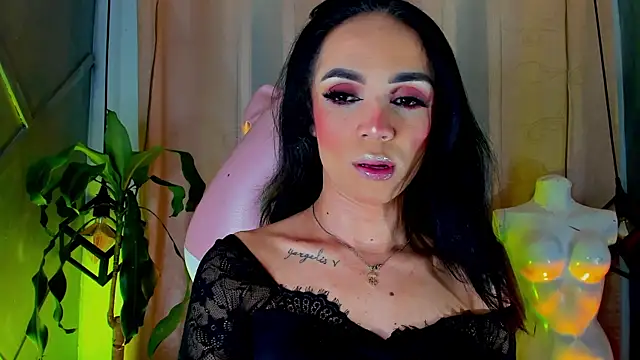 Cristal Gem1 online show from July 18, 2026, 3:48 am