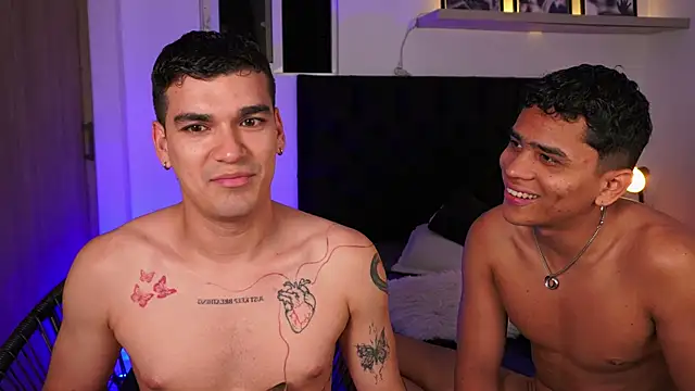 Snapshot of EROS_AND_ALAN chatting on June 5, 2026, 11:43 pm EROS AND ALAN online show from June 5, 2026, 11:43 pm
