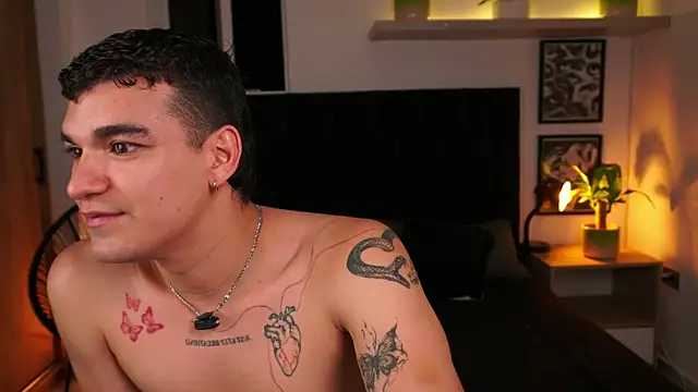 Snapshot of EROS_AND_ALAN chatting on June 10, 2026, 1:40 am EROS AND ALAN online show from June 10, 2026, 1:40 am