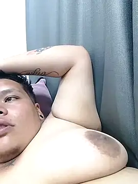 Yulian bigclit7 online show from May 24, 2026, 4:23 am