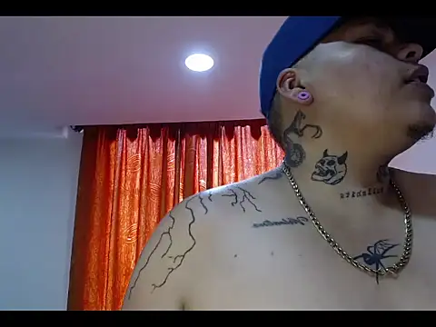 Snapshot of Yulian_bigclit7 chatting on September 16, 2025, 9:16 pm Yulian bigclit7 online show from September 16, 2025, 9:16 pm