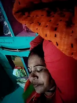 Pooja750 online show from December 3, 2025, 6:03 am