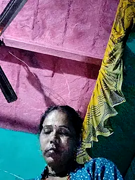 Pooja750 online show from December 2, 2025, 5:58 pm