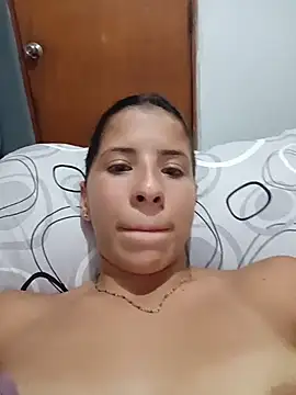 Snapshot of Liagni0 chatting on February 12, 2026, 3:28 am Liagni0 online show from February 12, 2026, 3:28 am