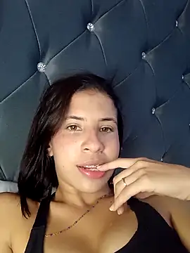 Snapshot of Liagni0 chatting on December 15, 2025, 11:10 pm Liagni0 online show from December 15, 2025, 11:10 pm