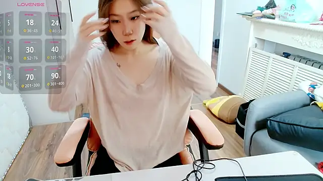 Annasweet- online show from November 28, 2025, 4:01 am