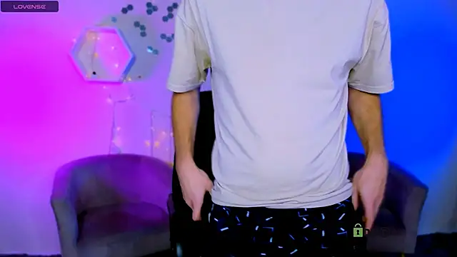 joseph bear  online show from November 6, 2025, 8:02 pm