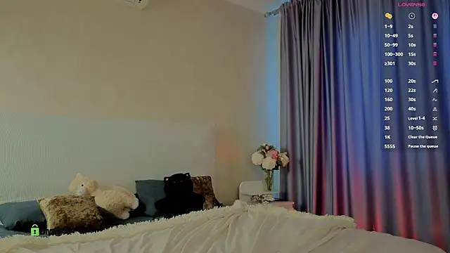  sophielov online show from February 20, 2026, 6:26 am